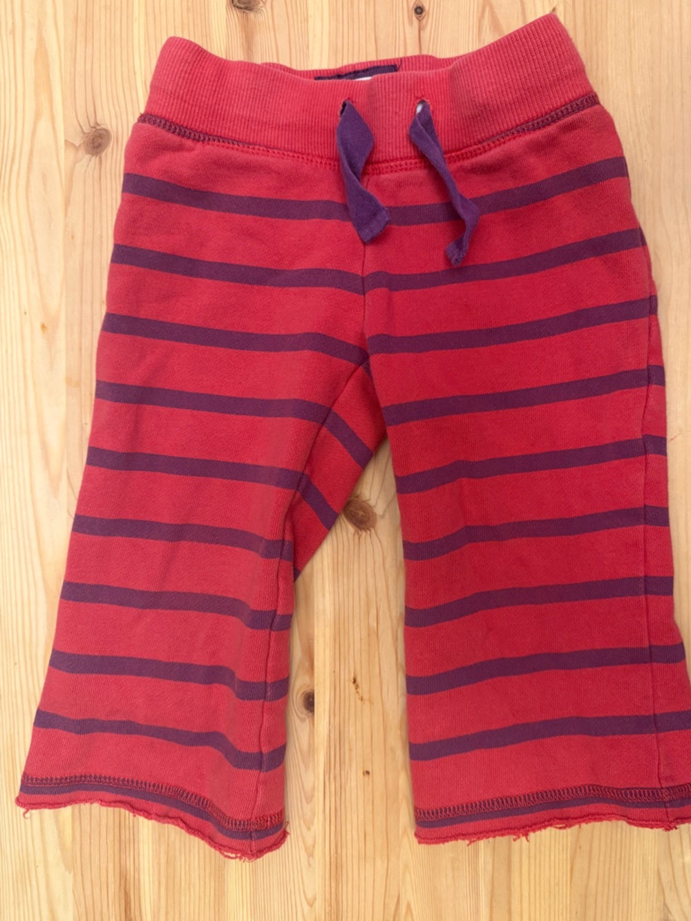 Mini Boden Jersey Baggies shorts 2T GUC red and  purple stripe